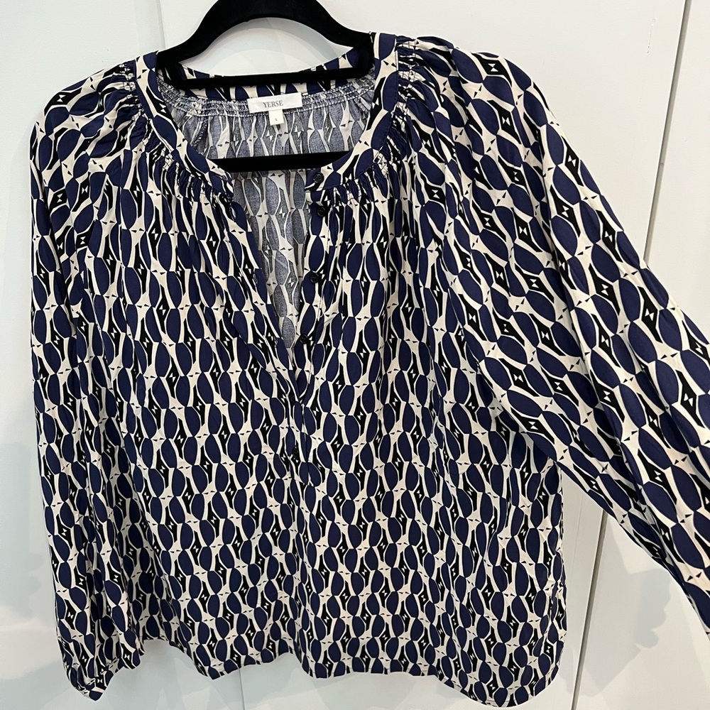 NWOT Yerse long sleeve blouse with gathered neck & sleeves.